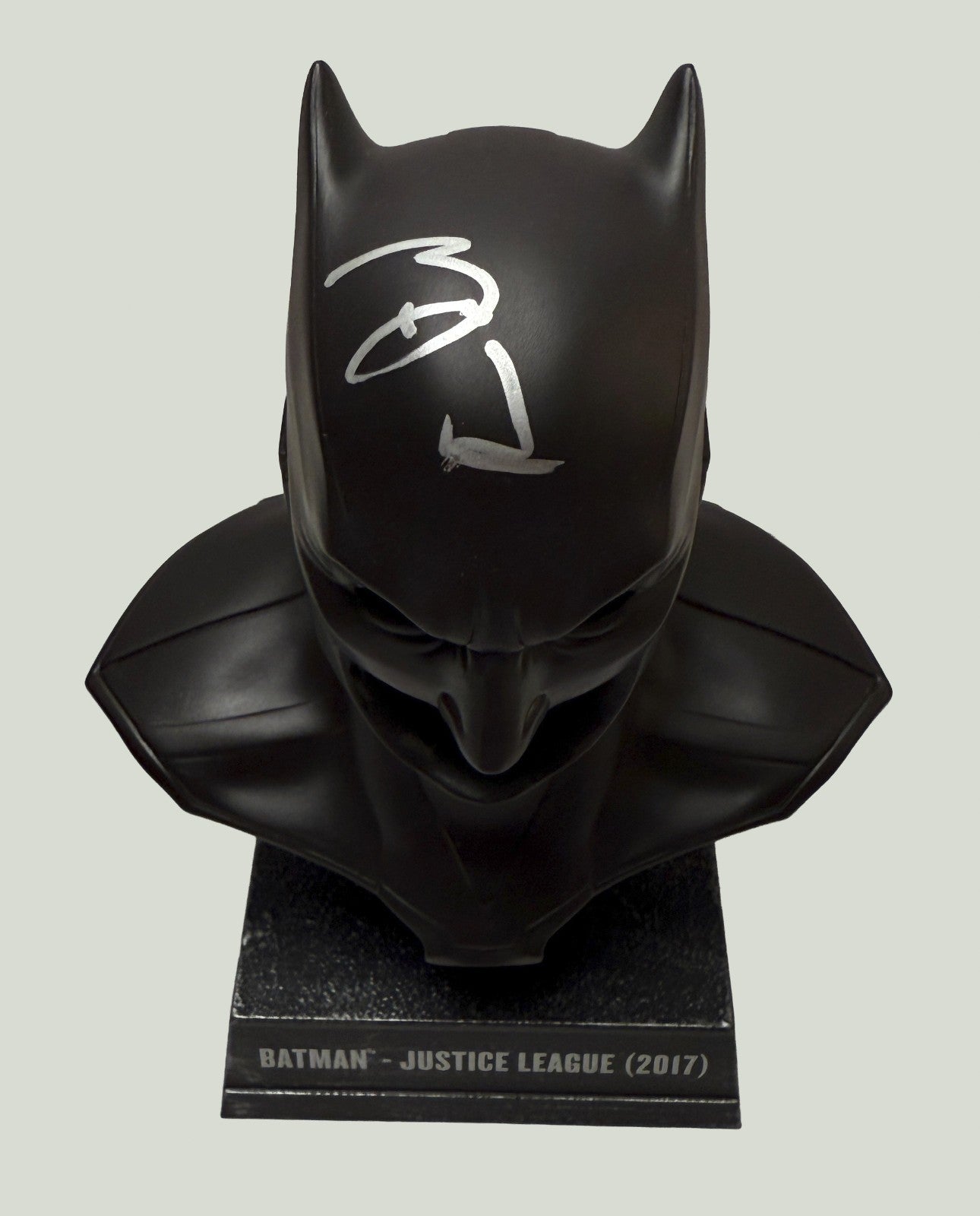 Ben Affleck Signed Batman Justice League 1:3 Scale Cowl Beckett Witnessed