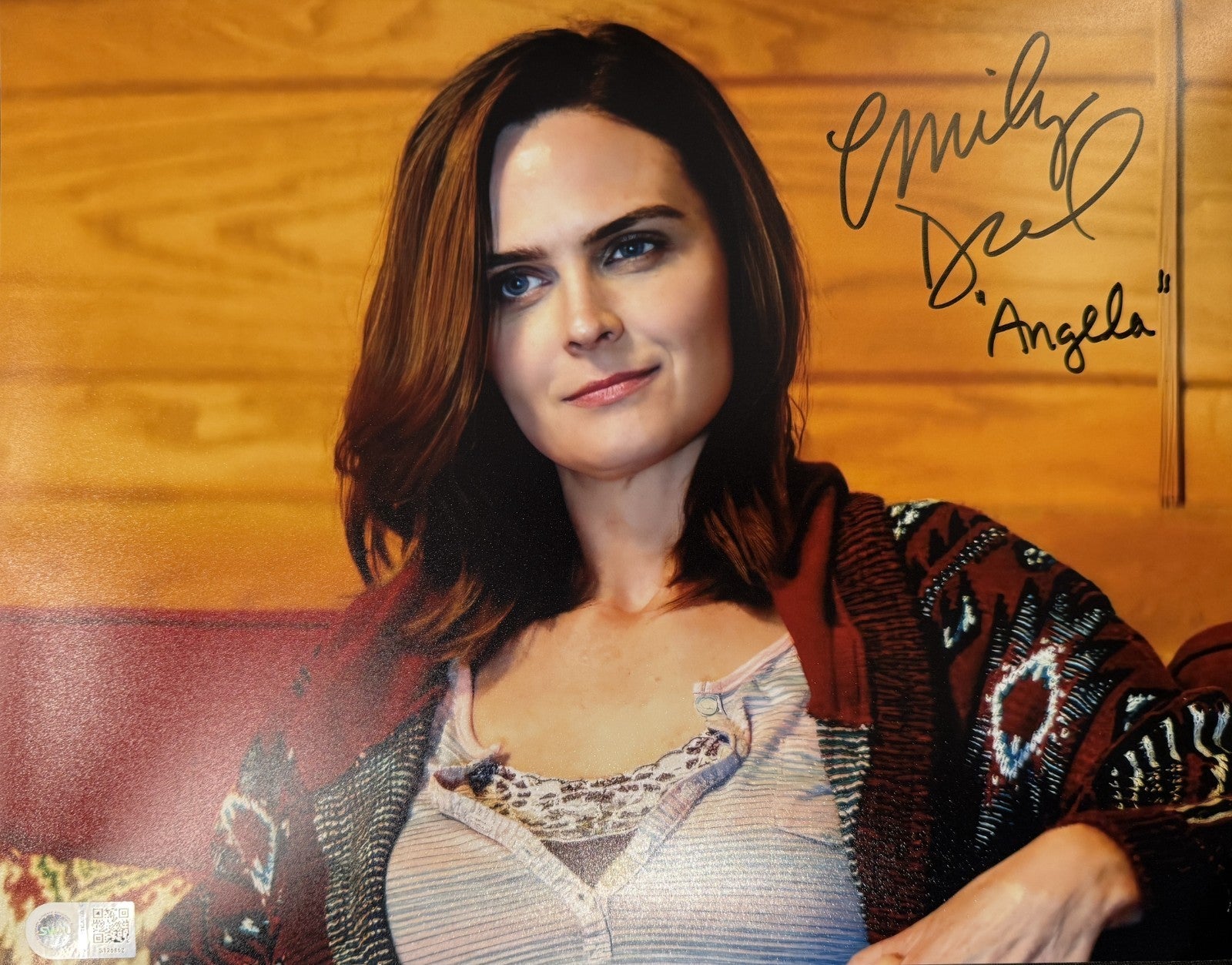 Emily Deschanel Signed 11x14 Animal Kingdom Photo as Angela - SWAU COA
